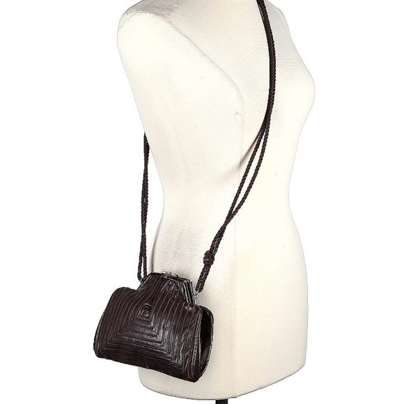 Fendi Vintage Crossbody Leather Bag - Picture 3 of 13